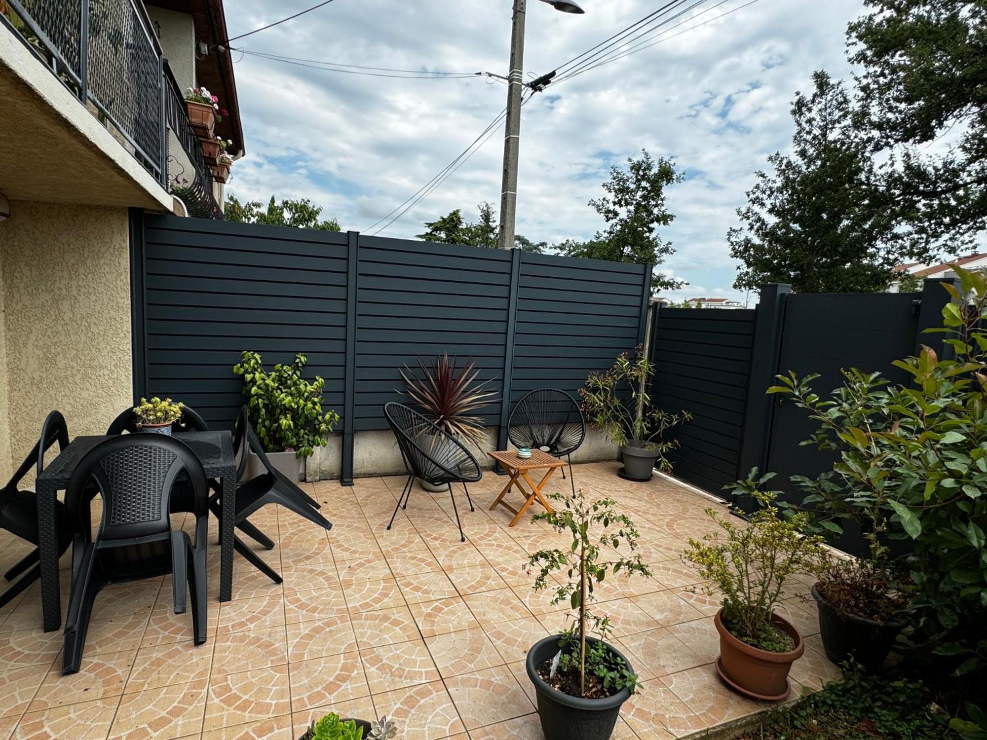 Au Calme Dans Maison En Rez De Jardin A 2,2 Kms Du Groupama Stadium Et Salle Ldlc Arena Meyzieu Extérieur photo