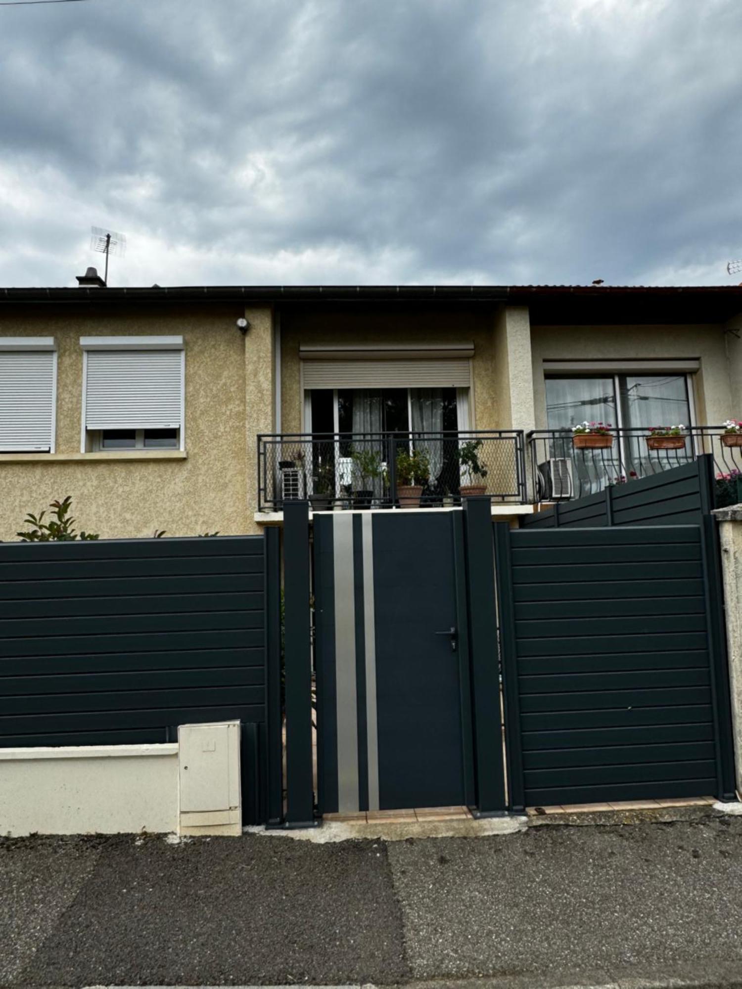 Au Calme Dans Maison En Rez De Jardin A 2,2 Kms Du Groupama Stadium Et Salle Ldlc Arena Meyzieu Extérieur photo